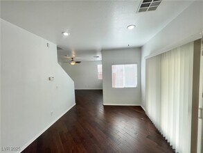 8691 Brilliant Star Dr in Las Vegas, NV - Building Photo - Building Photo