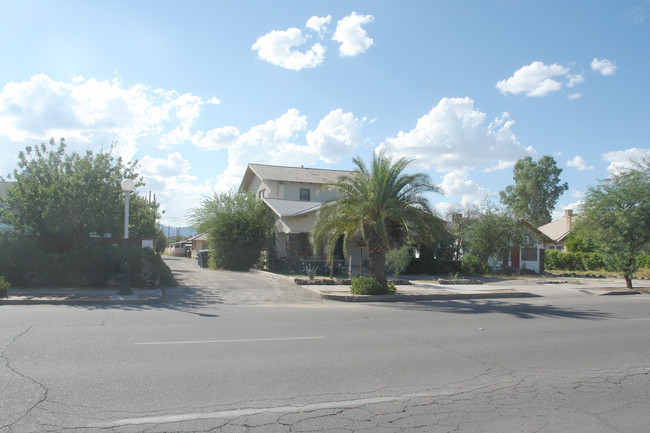 933 N Sixth Ave in Tucson, AZ - Foto de edificio - Building Photo