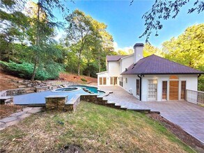 5125 Powers Ferry Rd NW in Atlanta, GA - Building Photo - Building Photo