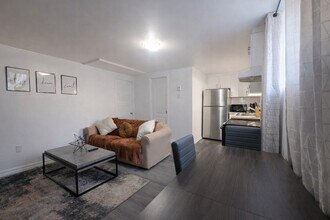 4225 Pl. Lapierre in Laval, QC - Building Photo - Building Photo