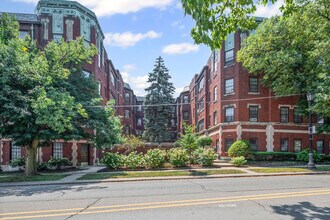 906 Oakton St in Evanston, IL - Building Photo - Building Photo