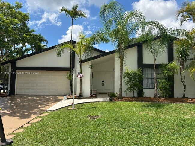 12800 SW 104th Terrace in Miami, FL - Building Photo - Building Photo