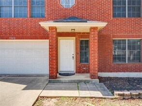 11412 Kingsgate Dr in Austin, TX - Building Photo - Building Photo