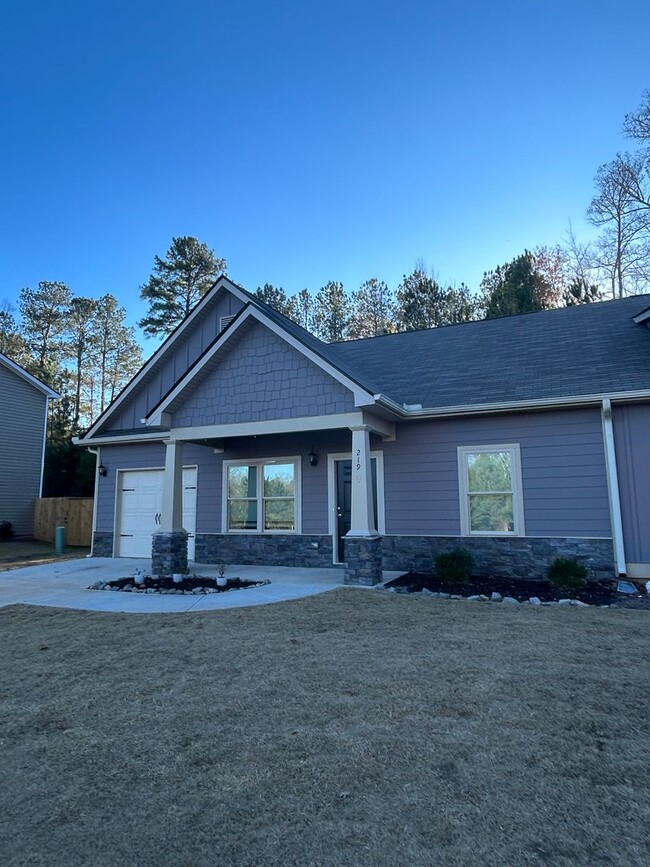 219 Oakwood Dr NW in Milledgeville, GA - Building Photo - Building Photo