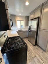 552 Brooks Ave in Los Angeles, CA - Building Photo - Building Photo