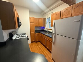 20 Broad St in Waterford, NY - Foto de edificio - Building Photo