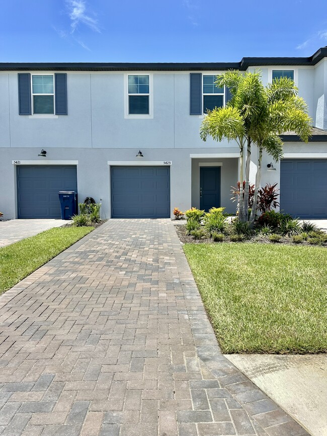 property at 5425 Tripoli Dr