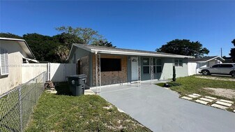 4131 Kirkland Ln in Lake Worth Beach, FL - Building Photo