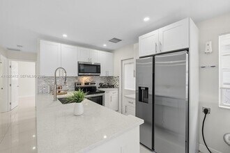 1187 NW 29th Terrace in Fort Lauderdale, FL - Building Photo - Building Photo