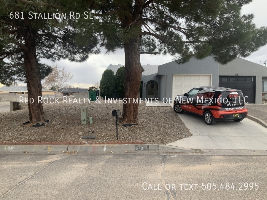 681 Stallion Rd SE in Rio Rancho, NM - Building Photo