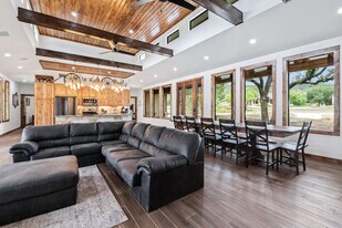 1802 Mountain Vly Dr in Concan, TX - Building Photo