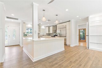 17 Soundview Ave in Rye, NY - Building Photo - Building Photo