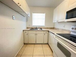 4951 Wedgewood Way in West Palm Beach, FL - Foto de edificio - Building Photo