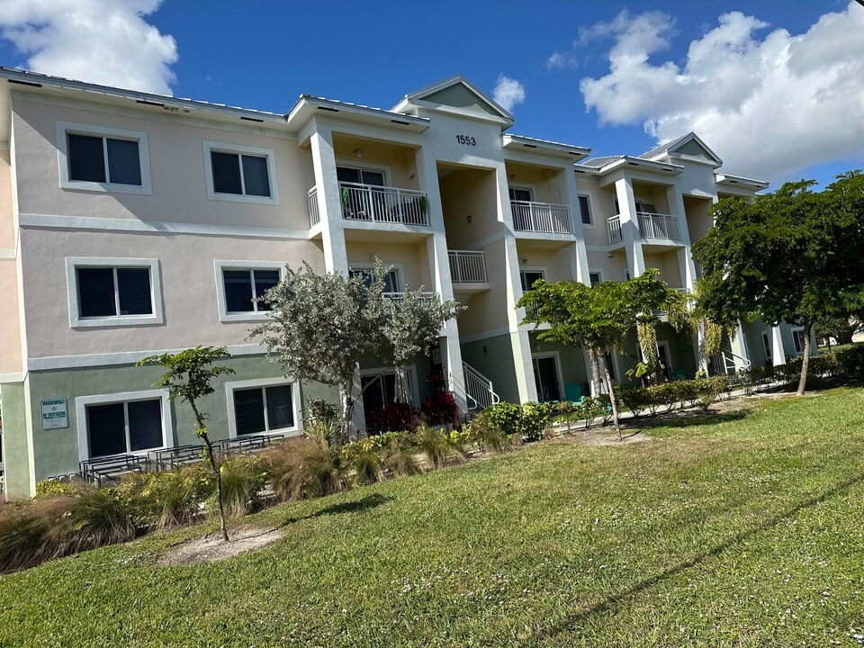 1587 Florida Mango Rd in Lake Clarke Shores, FL - Building Photo