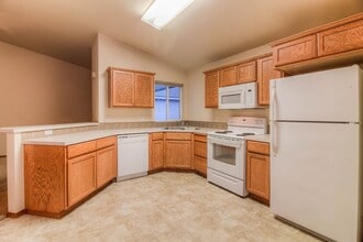8903 Midvale Rd-Unit -8903 #2 in Yakima, WA - Foto de edificio - Building Photo