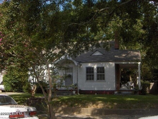 property at 202 S Summit St