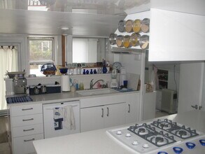 56 Hobson St, Unit 1 in Boston, MA - Building Photo - Building Photo