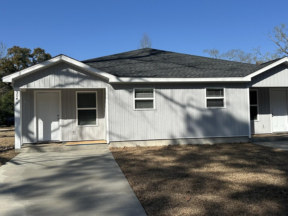 504 Griffith Ave E in Crestview, FL - Building Photo