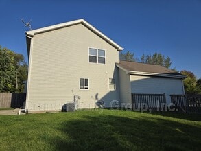 28909 Bayberry Ct in Lakemoor, IL - Building Photo - Building Photo