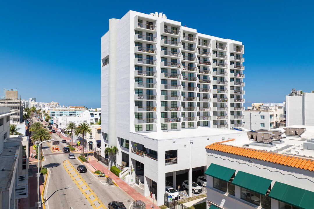 Council Towers South in Miami Beach, FL - Building Photo