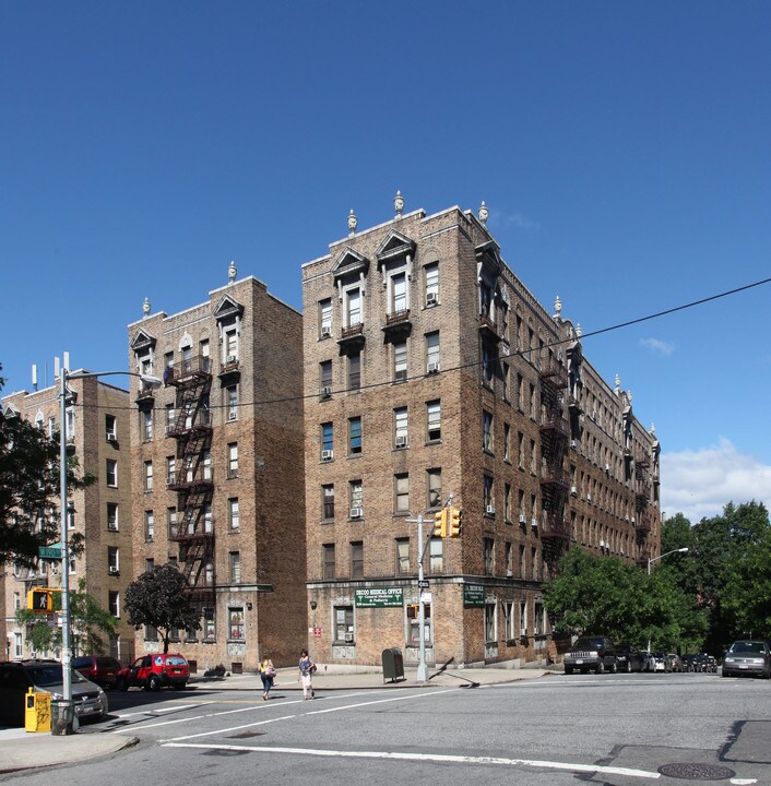 330 Wadsworth Ave in New York, NY - Building Photo