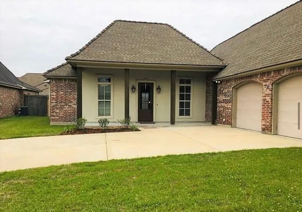 105 Hunters Gate Ct in Lafayette, LA - Building Photo