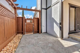 242 Toledo Ct in Vallejo, CA - Building Photo - Building Photo
