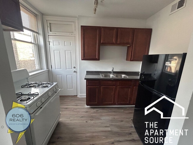 property at 2004 W Jarvis Ave