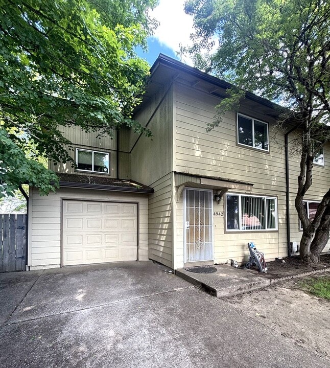 4932-4942 Elkhorn Ct SE in Salem, OR - Building Photo