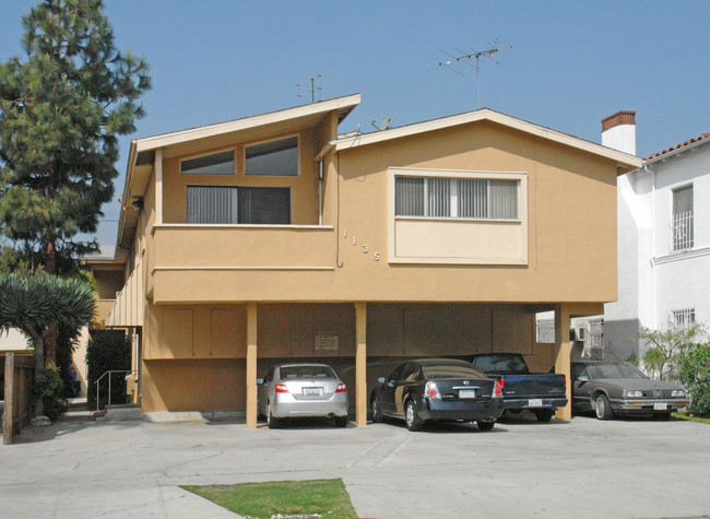 1135 S Holt Ave in Los Angeles, CA - Building Photo - Building Photo