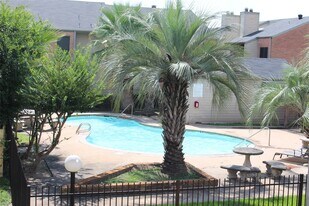 16111 Aspenglen Dr in Houston, TX - Building Photo