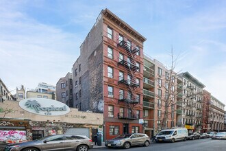 126 Elizabeth St in New York, NY - Foto de edificio - Building Photo