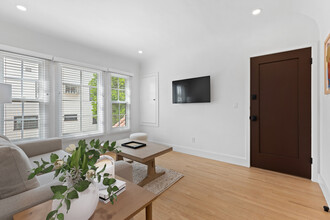 1020 Carol Dr, Unit 1020 1/2 in West Hollywood, CA - Building Photo - Building Photo