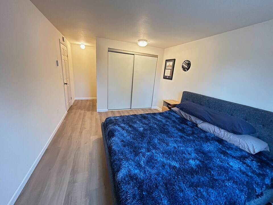 707 N 130th St, Unit B201 in Seattle, WA - Building Photo