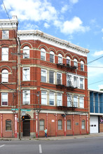 2 E Mcmicken Ave in Cincinnati, OH - Building Photo - Building Photo