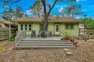 920 E 46th St in Austin, TX - Foto de edificio - Building Photo