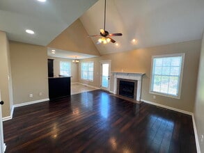 1313 Chinook Cir in Clarksville, TN - Building Photo - Building Photo