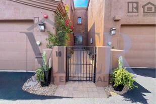 7200 E Ridgeview Pl in Carefree, AZ - Building Photo