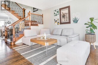 1157 Elmlea Dr in Ottawa, ON - Building Photo - Building Photo