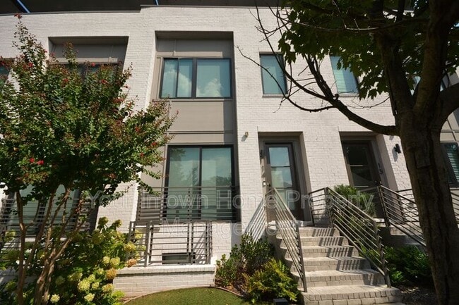550 N Highland Ave NE