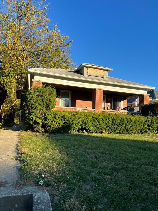 235 N Oakland Ave-Unit -237 in Indianapolis, IN - Foto de edificio