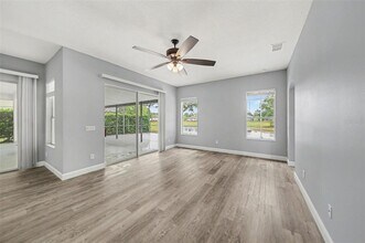 7005 Winding Lake Cir in Oviedo, FL - Building Photo - Building Photo