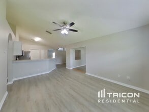 2941 Grayton St in Deltona, FL - Building Photo - Building Photo