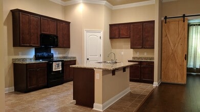 742 Red Pine Dr in Ponchatoula, LA - Building Photo - Building Photo