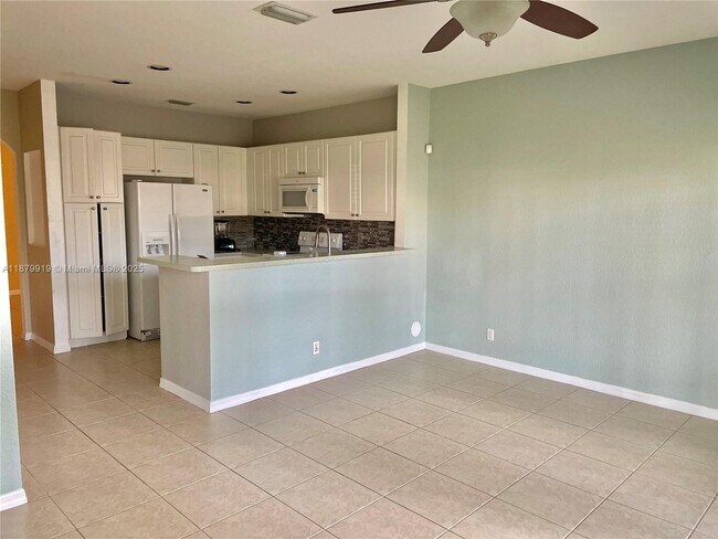 2904 NW 33Rd Terrace in Lauderdale Lakes, FL - Building Photo - Building Photo