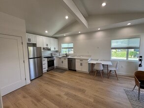 6038 Maury Ave in Woodland Hills, CA - Building Photo - Building Photo