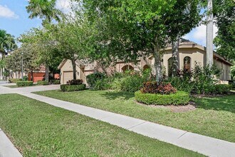 10513 Versailles Blvd in Wellington, FL - Building Photo - Building Photo