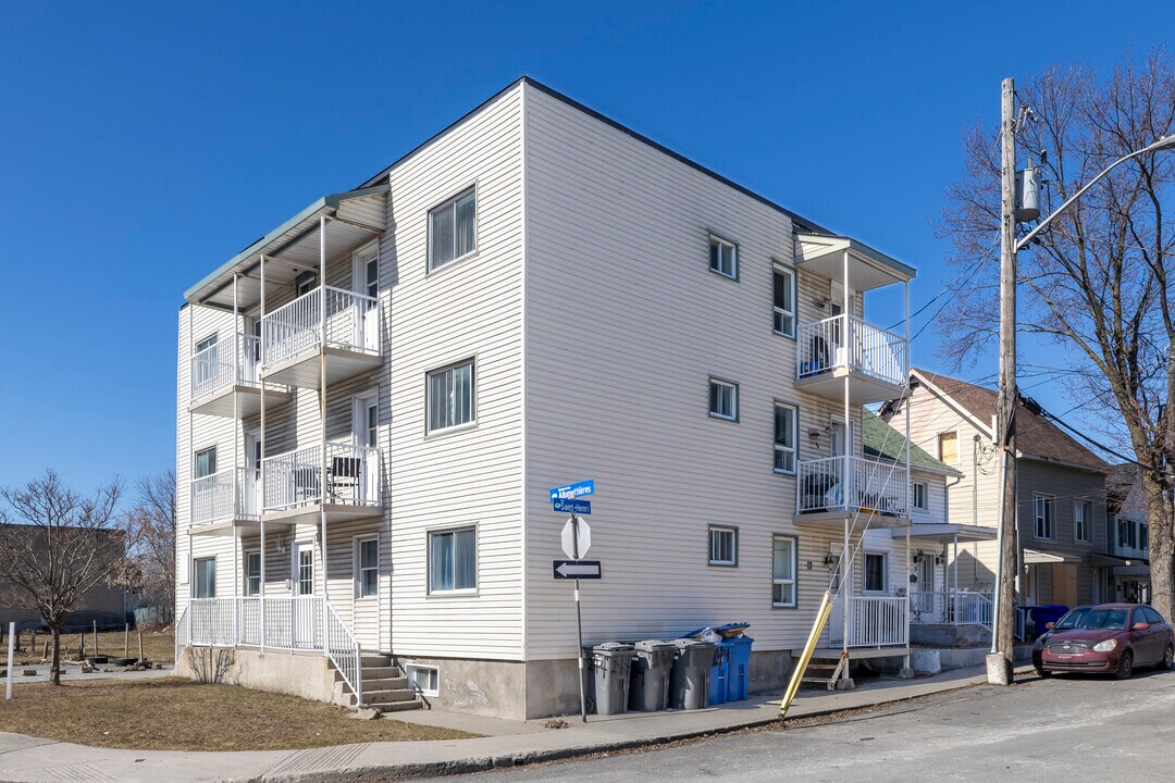 244 Des Allumettières Boul in Gatineau, QC - Building Photo