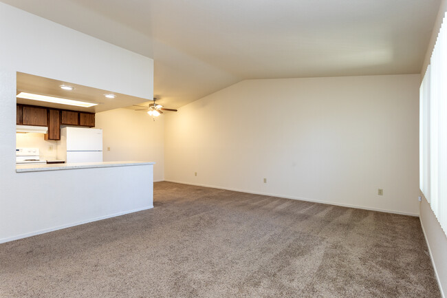 Briarwood Apartments in Fresno, CA - Building Photo - Interior Photo