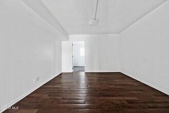 5200 Carousel Dr in El Paso, TX - Building Photo - Building Photo